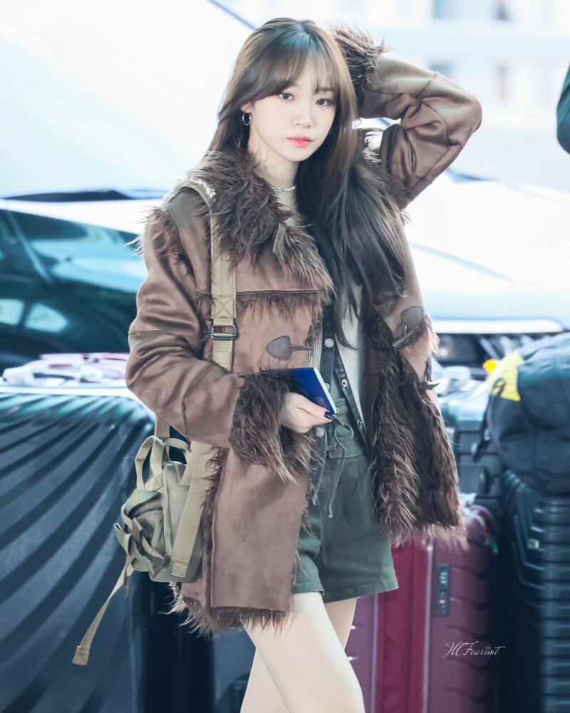 240104 LE SSERAFIM Chaewon - ICN Airport documents 11