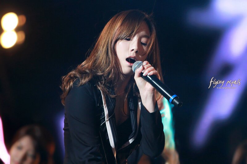 121021 Girls' Generation Taeyeon at GS& Concert documents 8