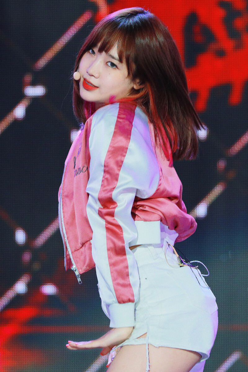 190501 Weki Meki Yoojung at Highfive Concert in Changwon documents 1