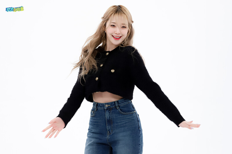 220125 MBC Naver Post - fromis_9 at Weekly Idol documents 18