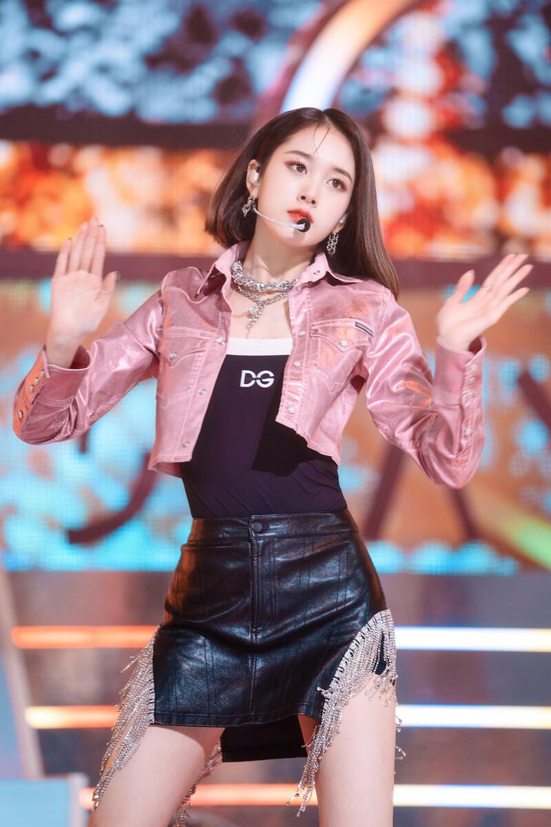 220227 STAYC J at Inkigayo documents 9