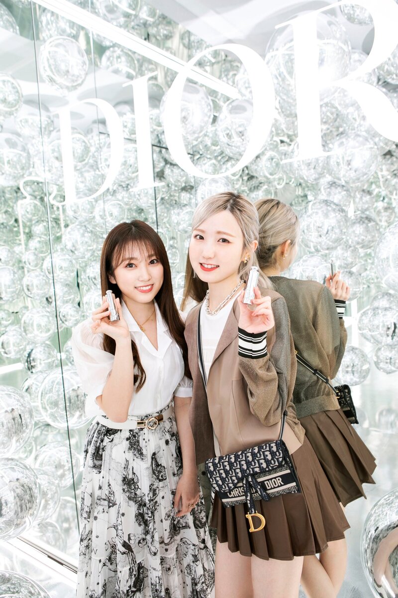 220324 Hitomi & Nako - Dior Pop-up Store Event documents 1