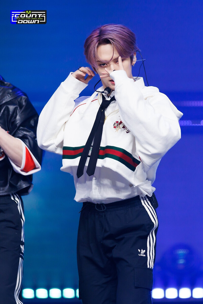 220407 LEE KNOW- STRAY KIDS 'MANIAC' at M COUNTDOWN documents 2