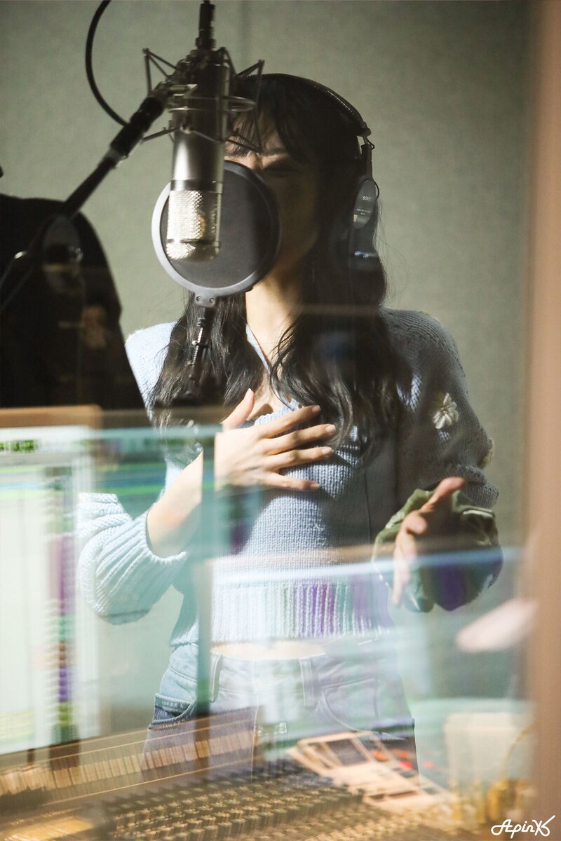 220420 IST Naver post - APINK 'I want you to be happy' recording behind documents 10
