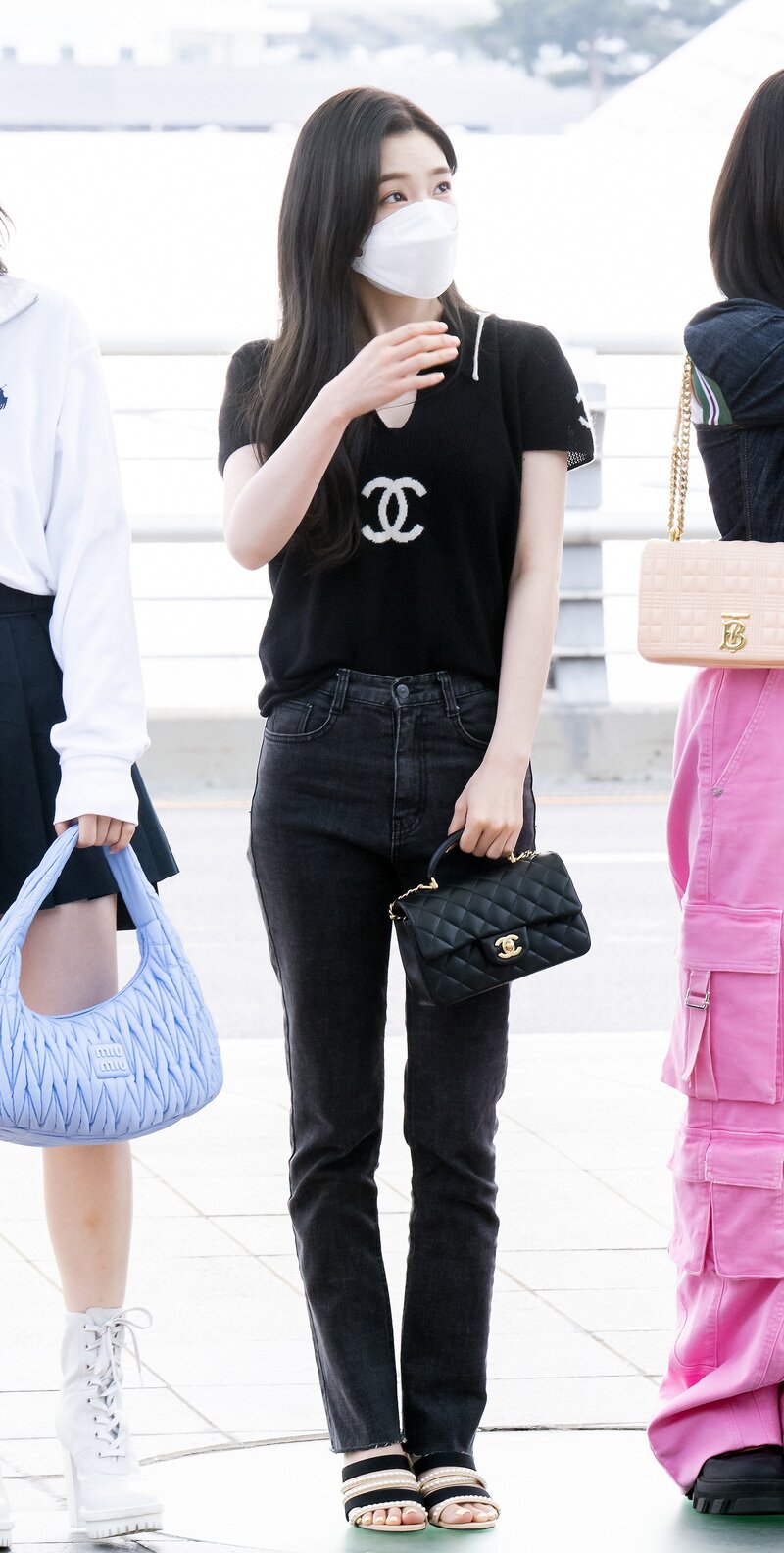 220520 Irene at Incheon International Airport headed for Allo Bank ...