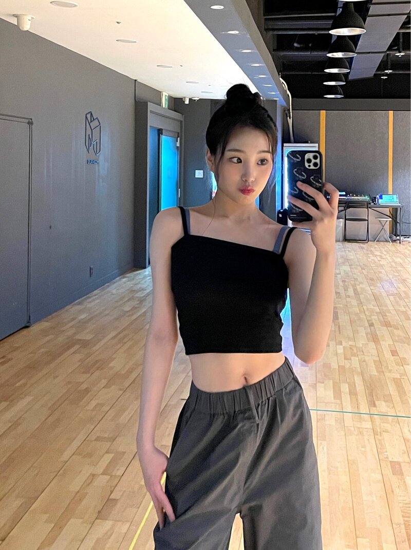 240421 tripleS Instagram & Twitter Update - Jiyeon documents 2