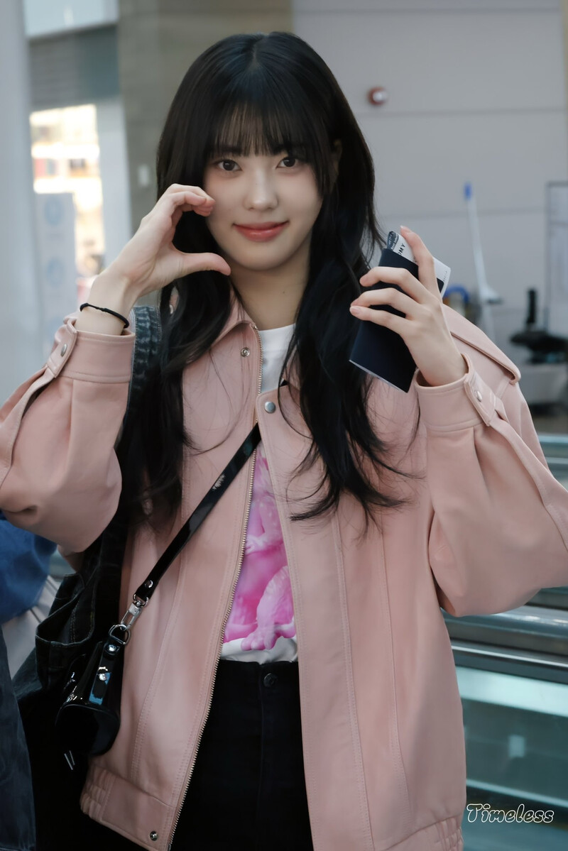 241120 izna Koko at Incheon Airport documents 3