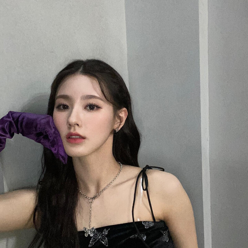 210914 (G)I-DLE Miyeon Instagram Update documents 3