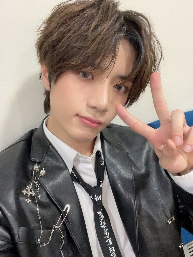 230130 TXT Twitter Update - Beomgyu | kpopping