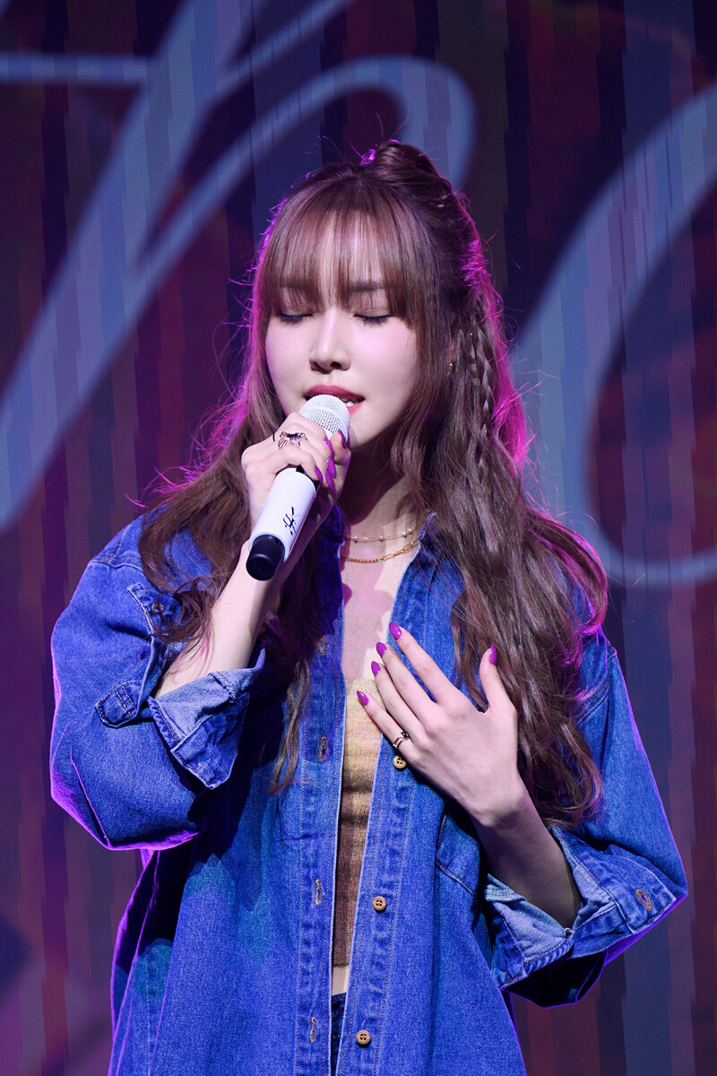 230307 Yuju at 'O' Showcase documents 11