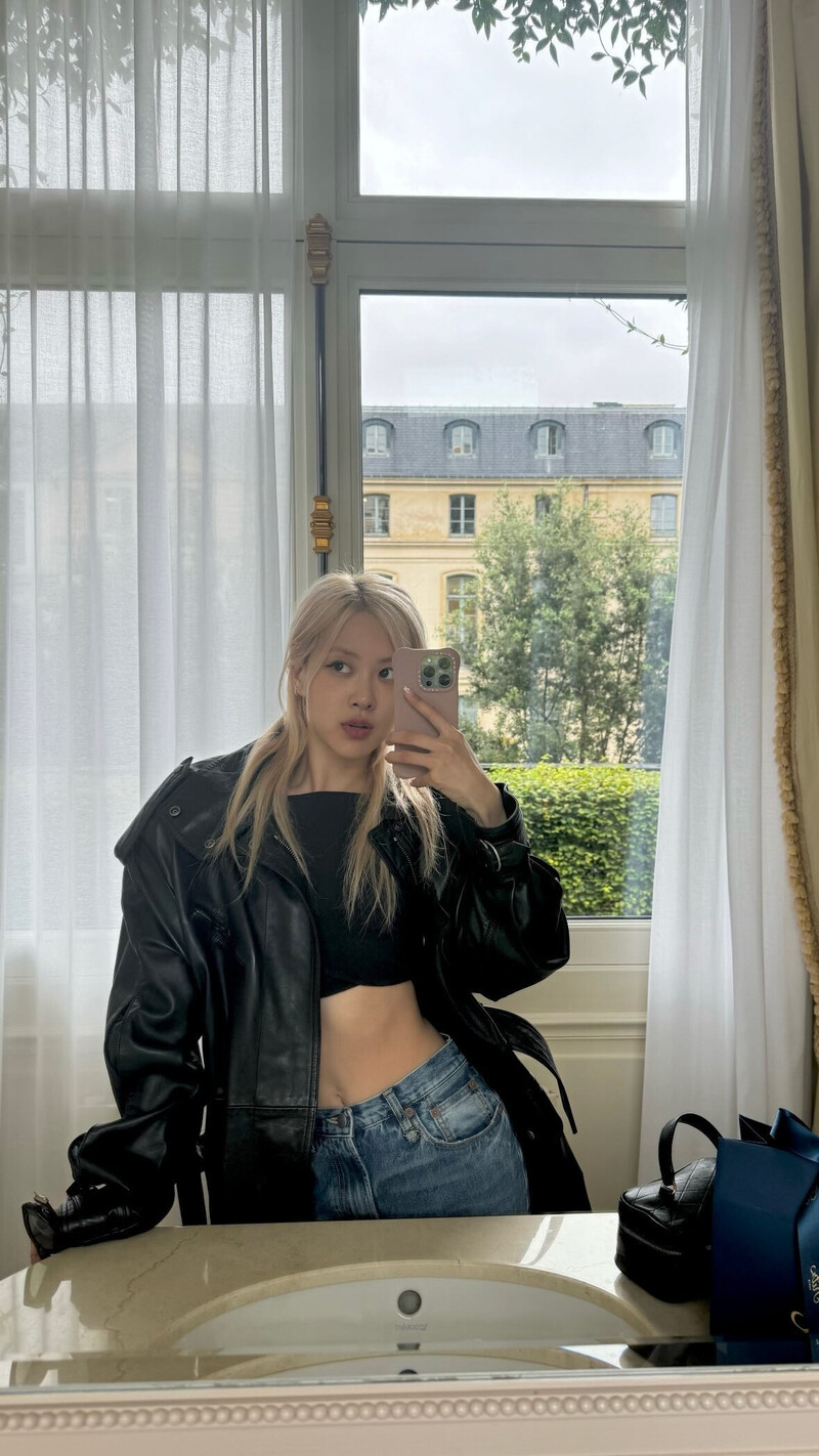 240924 - ROSÉ Instagram Story Update documents 1