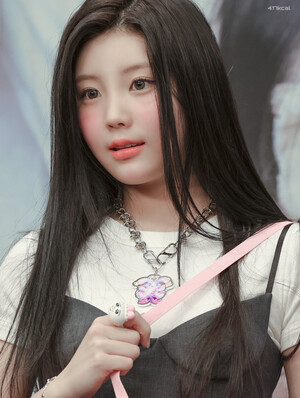 240407 ILLIT's Wonhee at Fansign Event