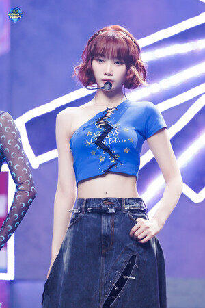 240905 LE SSERAFIM Chaewon - 'CRAZY' + '1-800-hot-n-fun' at M COUNTDOWN