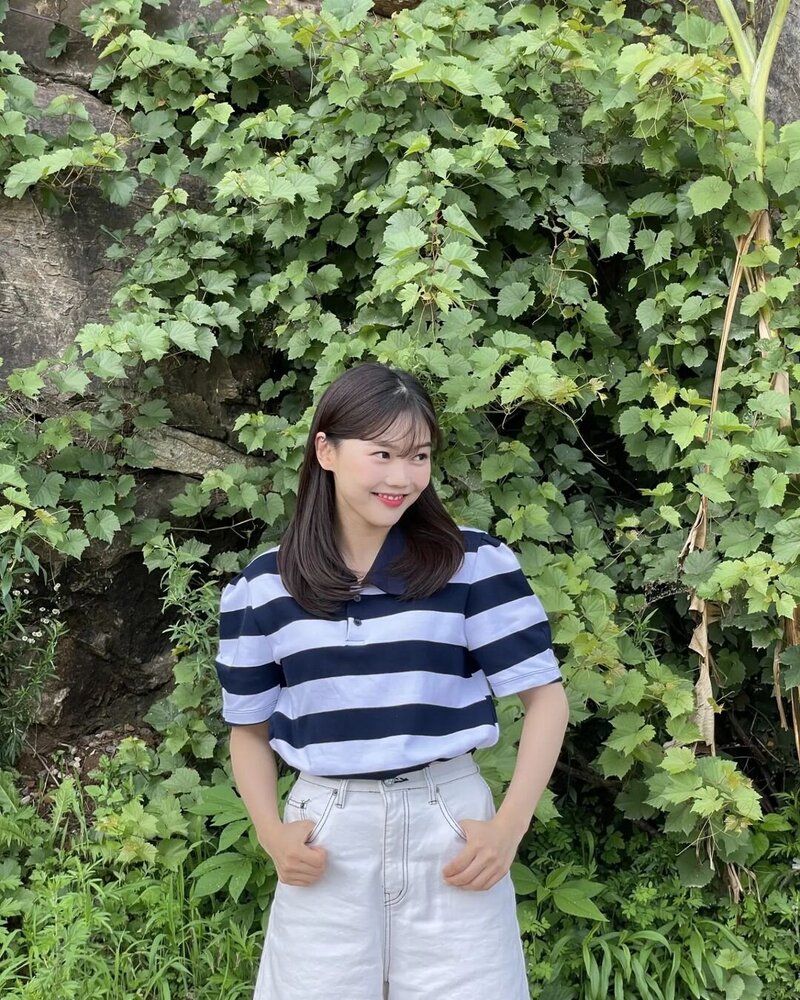 220812 OH MY GIRL Hyojung Instagram Update documents 5