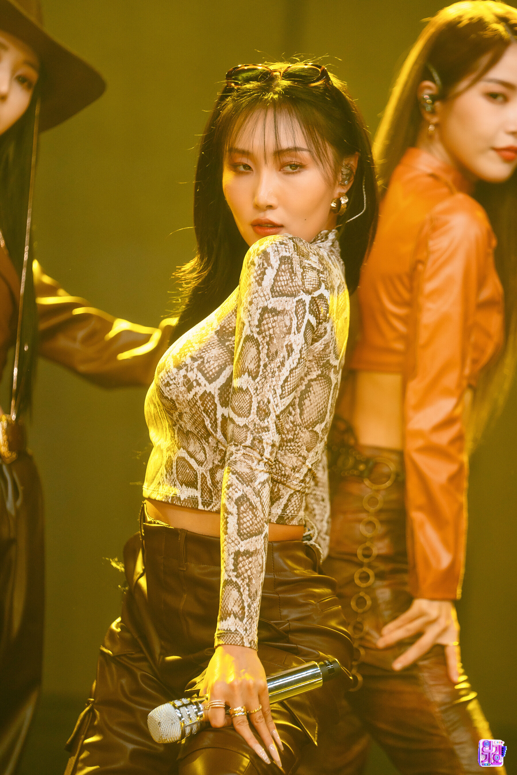 221023 MAMAMOO Hwasa - 'ILLELLA' at Inkigayo | kpopping