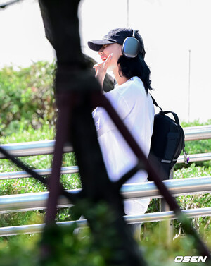 230825 Twice Jihyo - Music Bank commute