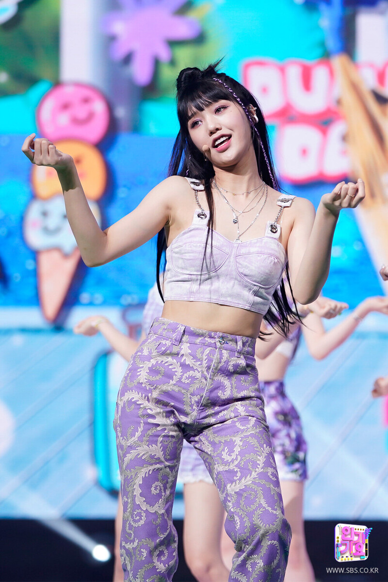 210530 OH MY GIRL - 'Dun Dun Dance' at Inkigayo documents 6