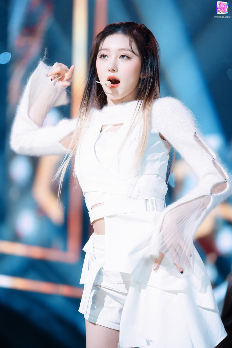 211212 IVE Gaeul - "ELEVEN" at Inkigayo documents 23