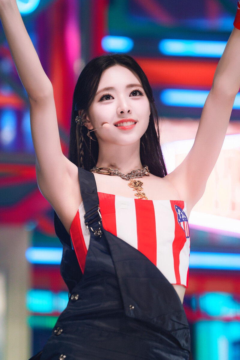 230806 ITZY Yuna - ‘CAKE’ at Inkigayo documents 8