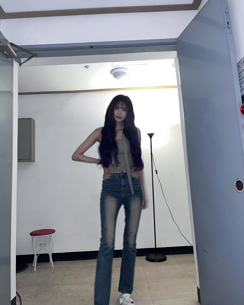 240804 EVERGLOW Aisha Instagram Update documents 7