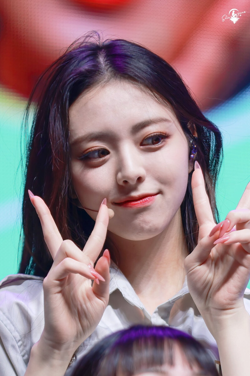 220409 ITZY 1st Fanmeeting - Yuna documents 2