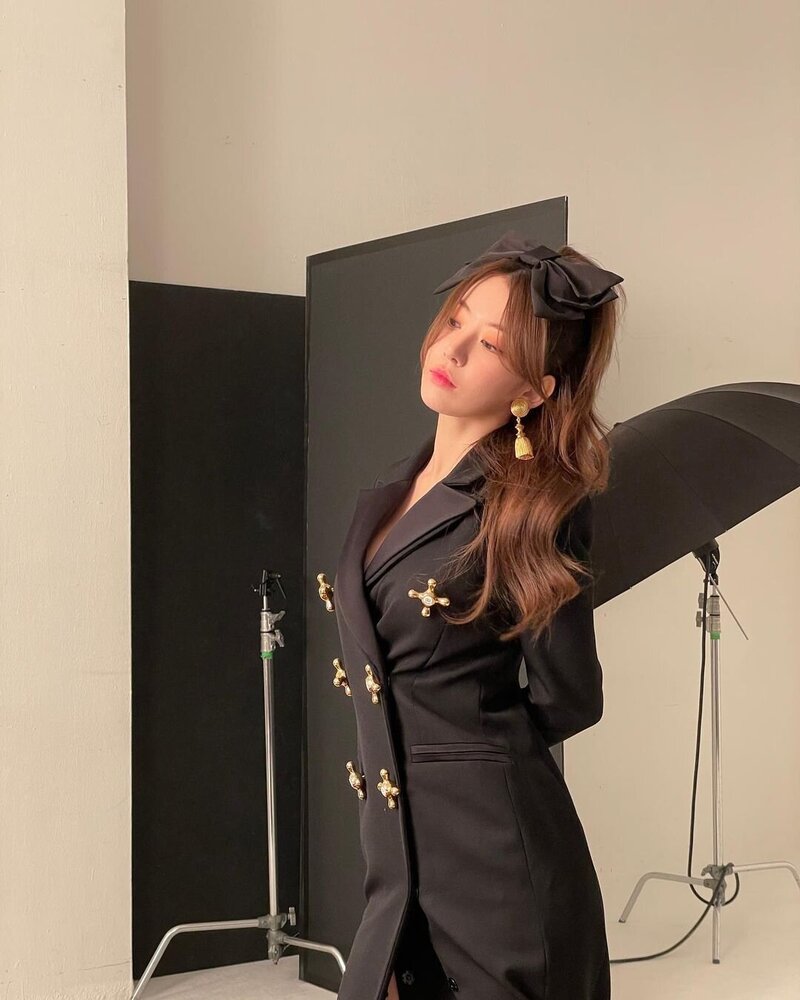 221121 LE SSERAFIM Sakura Instagram Update with Eunchae documents 8