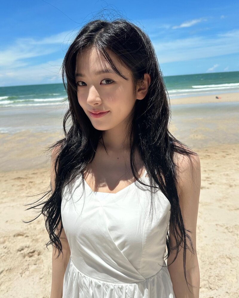 230909 An Yujin Instagram Update | kpopping