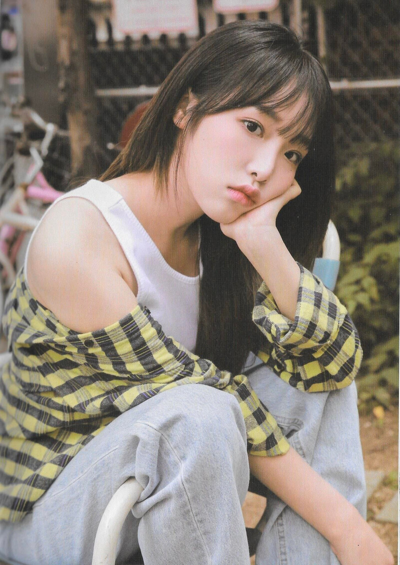 Choi Yena "About Yena" Photobook [SCANS] documents 8