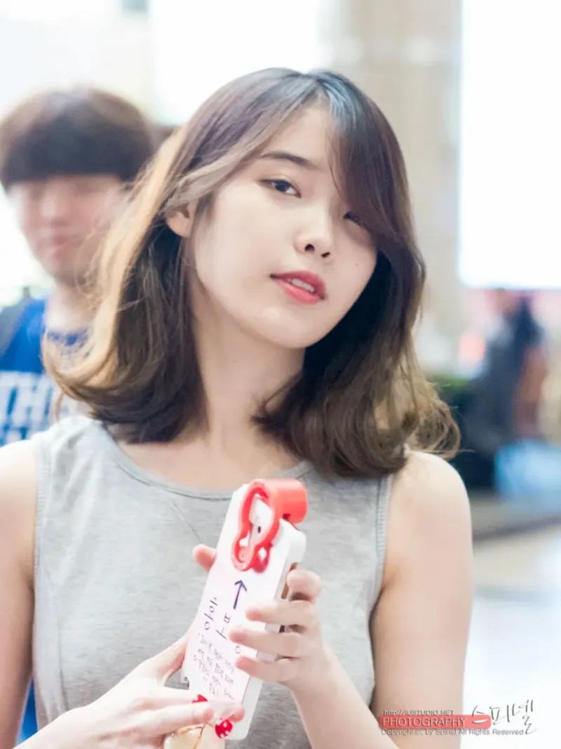 140613 김포공항 출국 아이유 직찍 by 스피넬-11.jpg