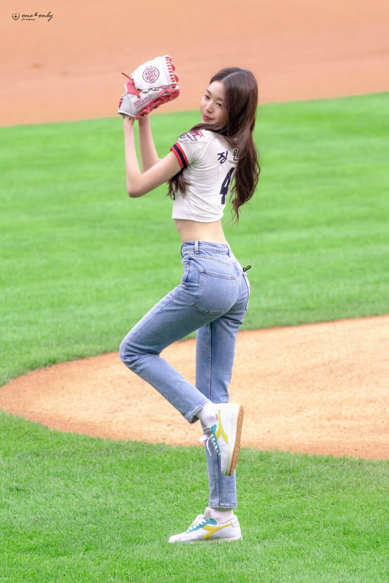 220619 IVE Wonyoung - Doosan Bears First Pitch documents 3