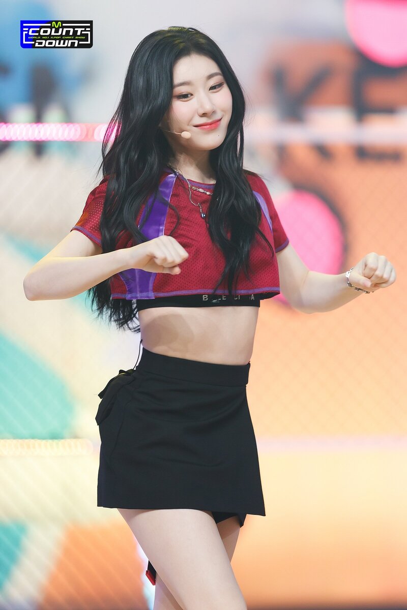 220721 ITZY Chaeryeong - 'SNEAKERS' at M Countdown documents 12