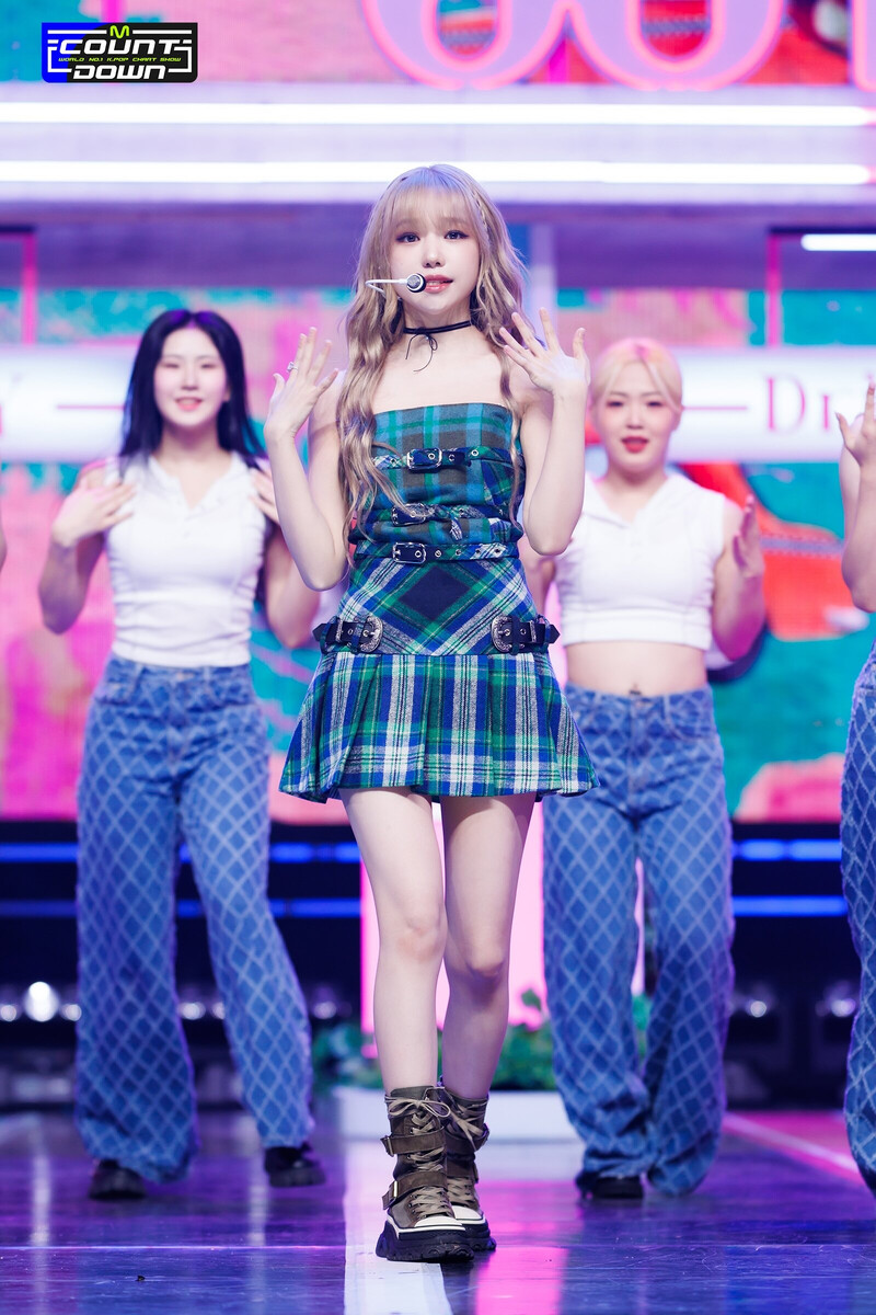 230810 JO YURI - 'TAXI' at M COUNTDOWN documents 18