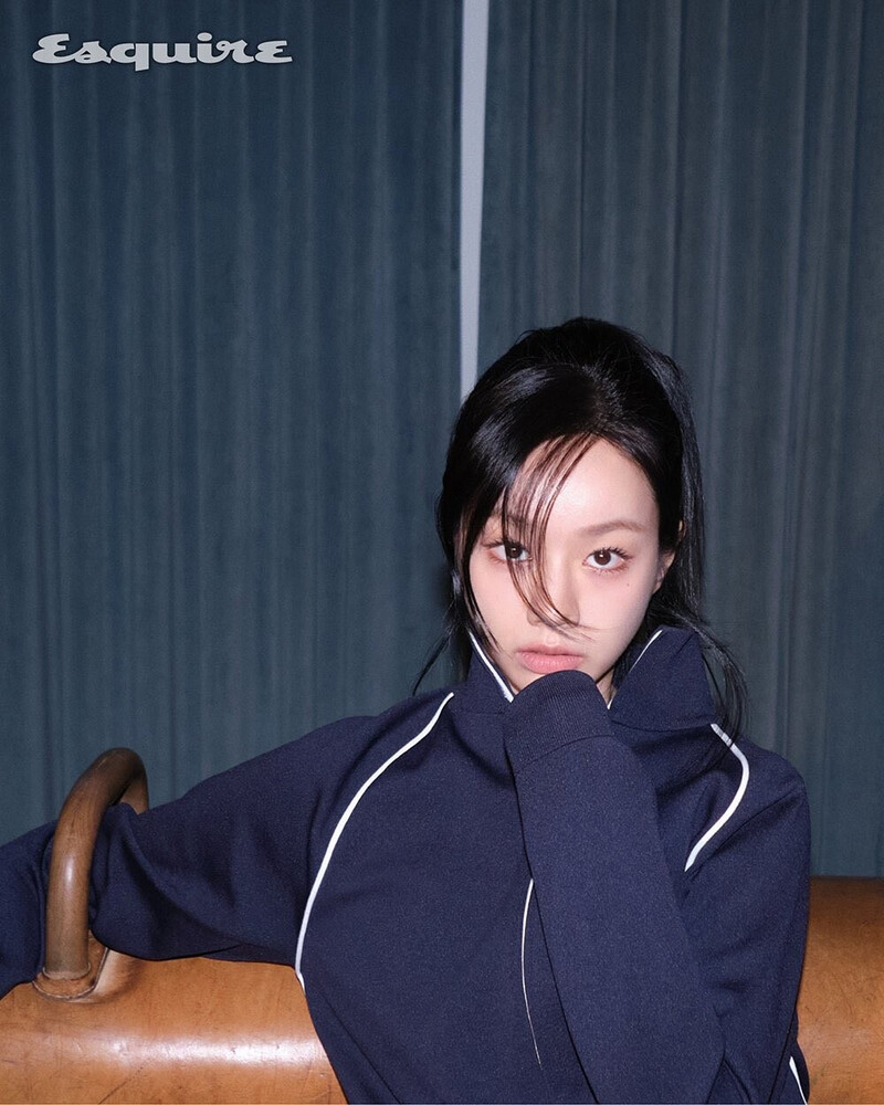 Hyeri for Esquire Korea - September 2024 Issue documents 7