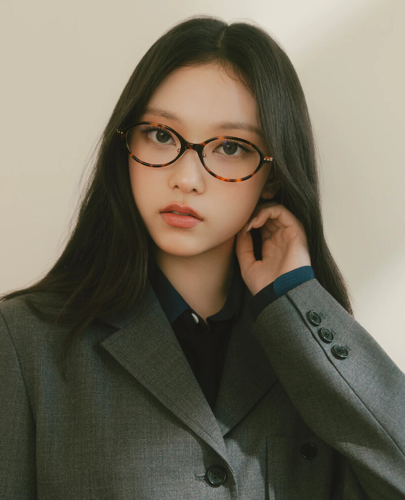 NewJeans for Carin - 24FW Eyeglasses Collection 'Can't Take My Eyes Off You' documents 11