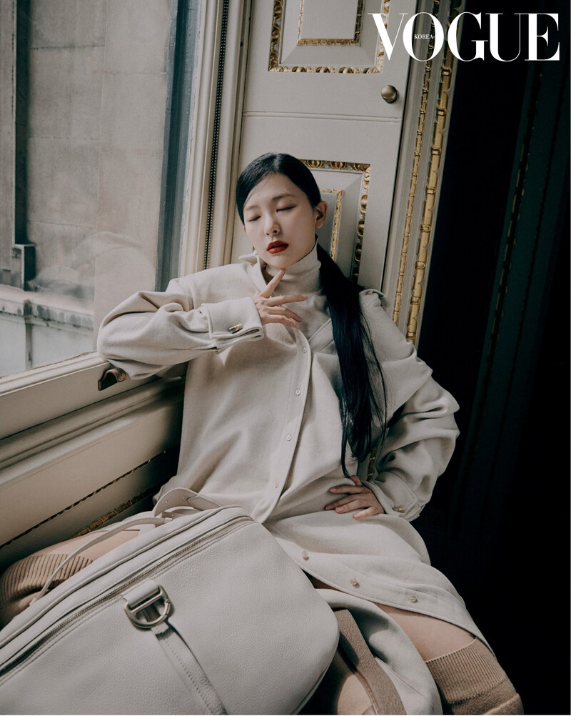 RED VELVET SEULGI for VOGUE Korea October Issue 2022 documents 4