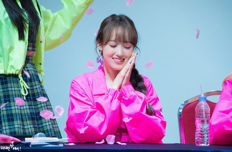 190518 Weki Meki Sei at 'LOCK END LOL' Yongsan Fansign documents 1