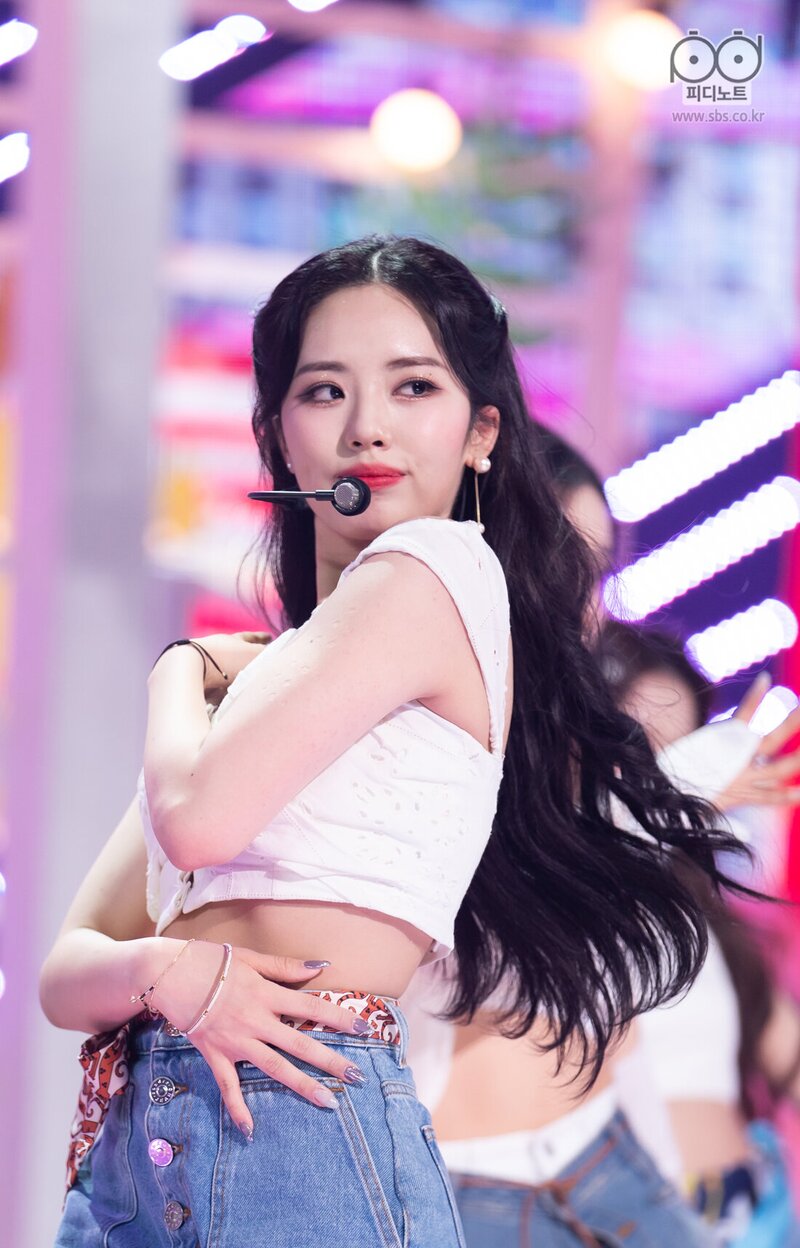 210523 fromis_9 - 'WE GO' at Inkigayo documents 19