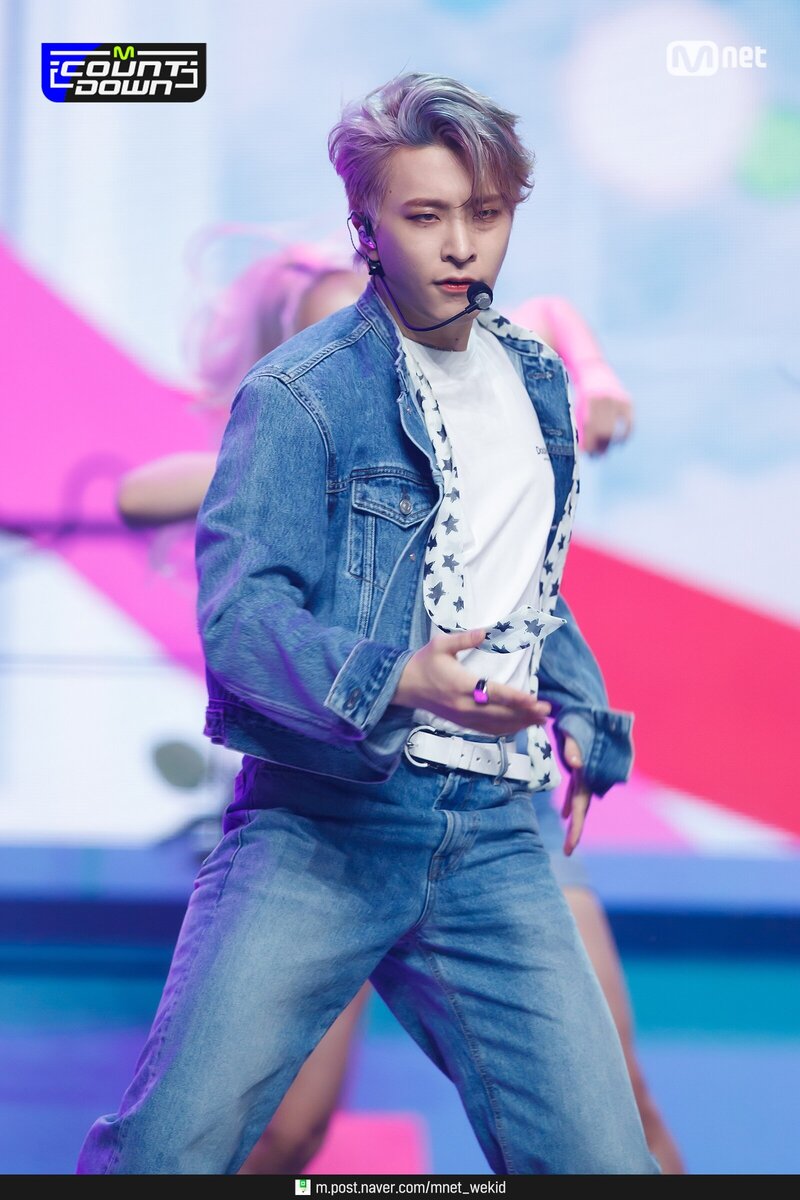 211007 Youngjae - 'Vibin' at M Countdown documents 7
