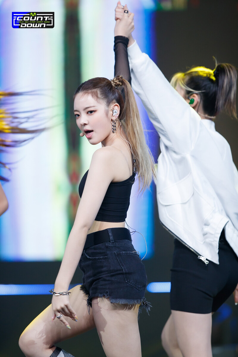 211014 ITZY - 'SWIPE' at M Countdown documents 26