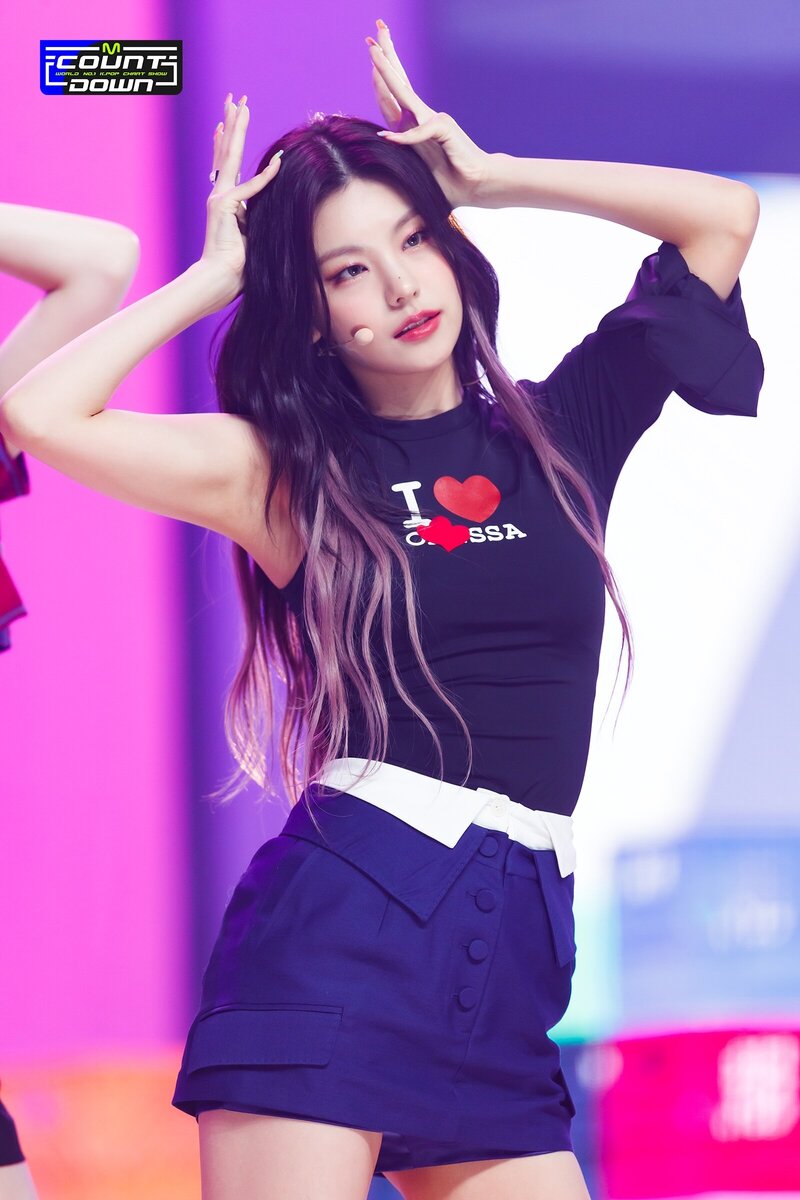 220721 ITZY Yeji - 'SNEAKERS' at M Countdown documents 17