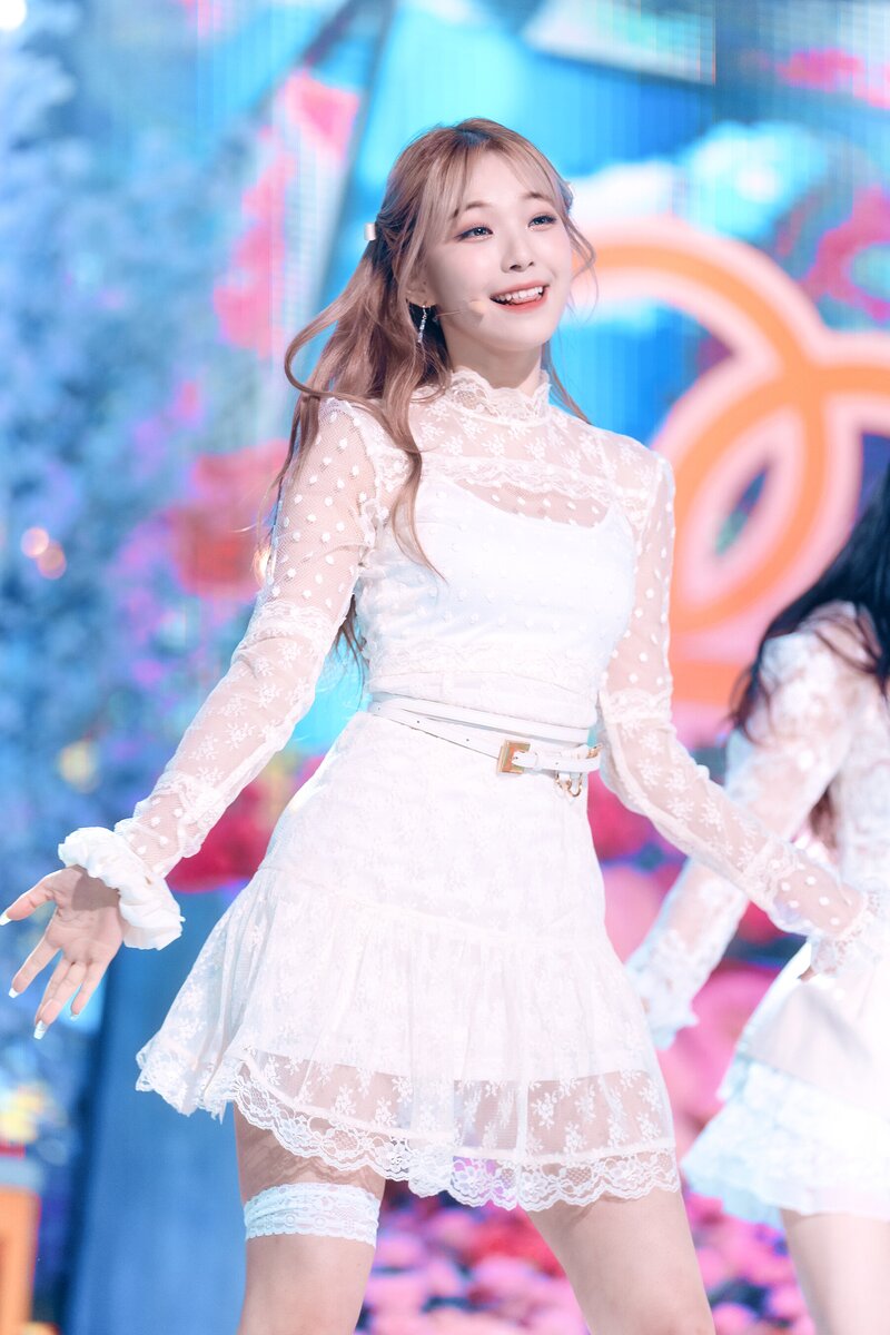 220123 fromis_9 Jiheon - 'DM' at Inkigayo documents 7