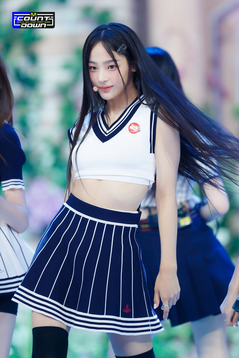 220804 NewJeans Minji 'Hype Boy' at M Countdown documents 14