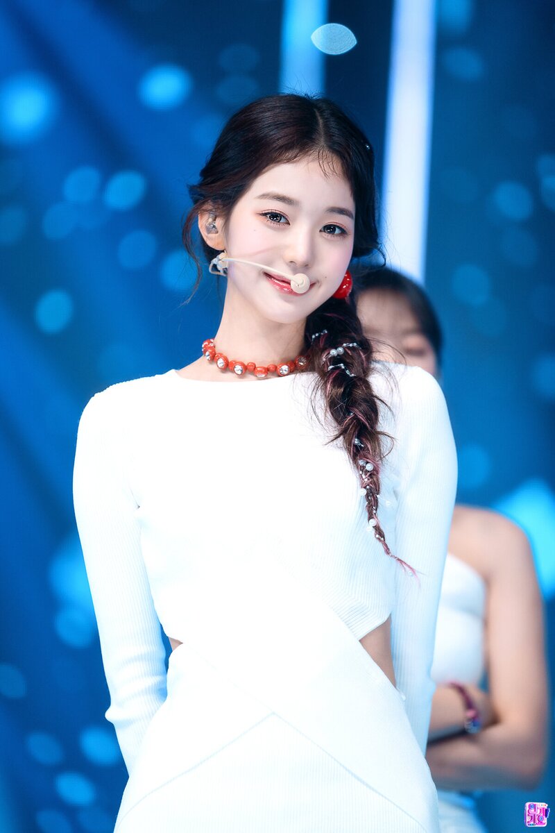 220904 IVE Wonyoung - 'After LIKE' at Inkigayo documents 2
