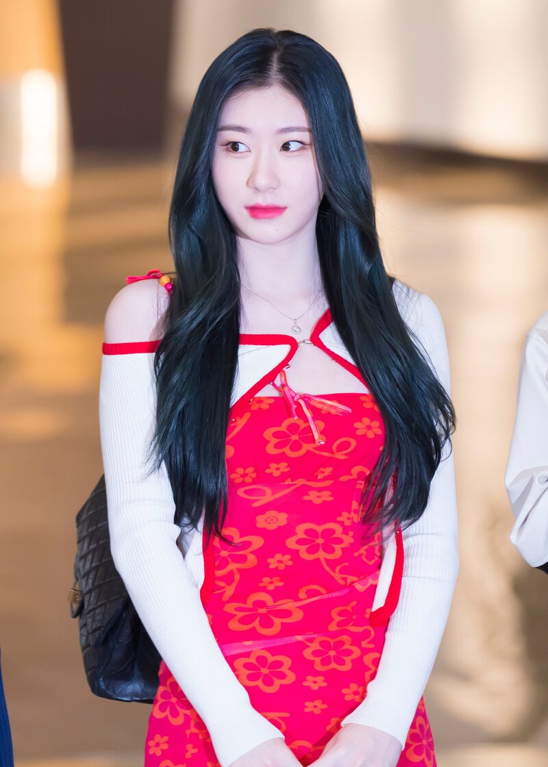 230513 ITZY Chaeryeong - Gimpo International Airport documents 11