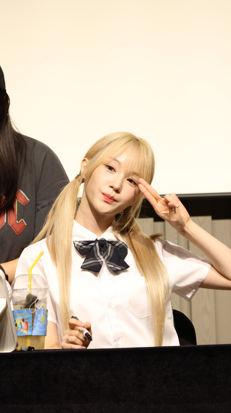 240810 WOOAH - NANA at fansign event documents 4