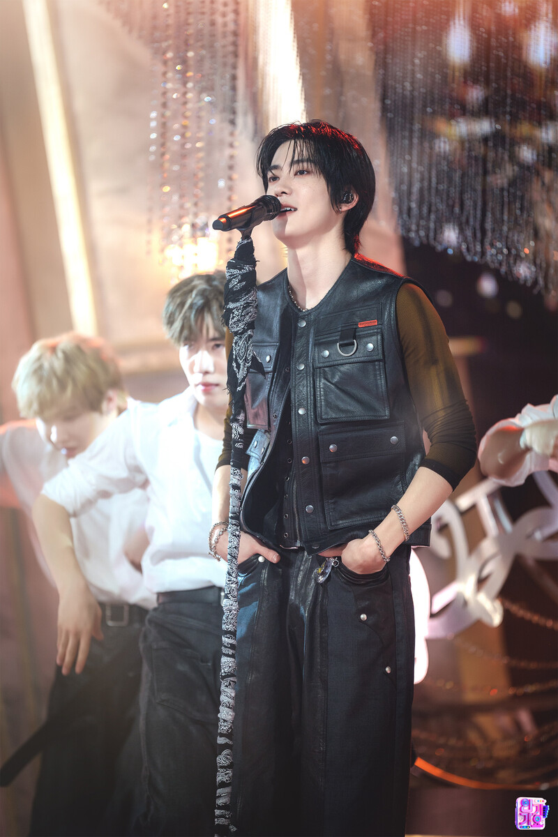 240901 Jaehyun - 'Smoke' at Inkigayo documents 6