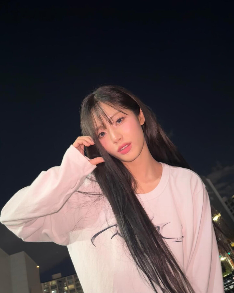 240926 fromis_9 Jiwon Instagram Update documents 3