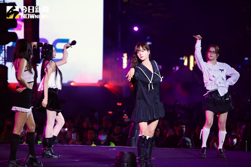 241231 APINK at '2025 Taipei New Year's Party' - Performance & Interview documents 1