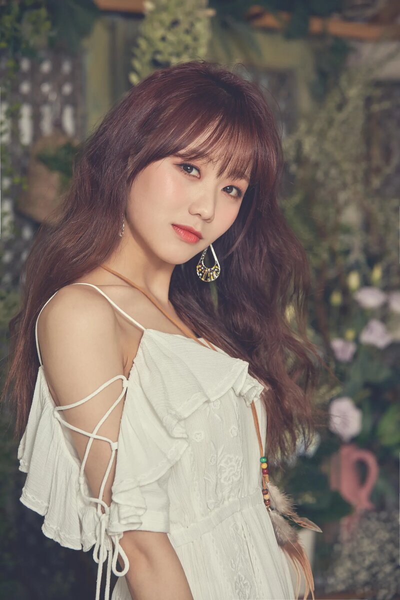 Lovelyz_Ryu_Su_Jeong_Now,_We_promotional_photo.png