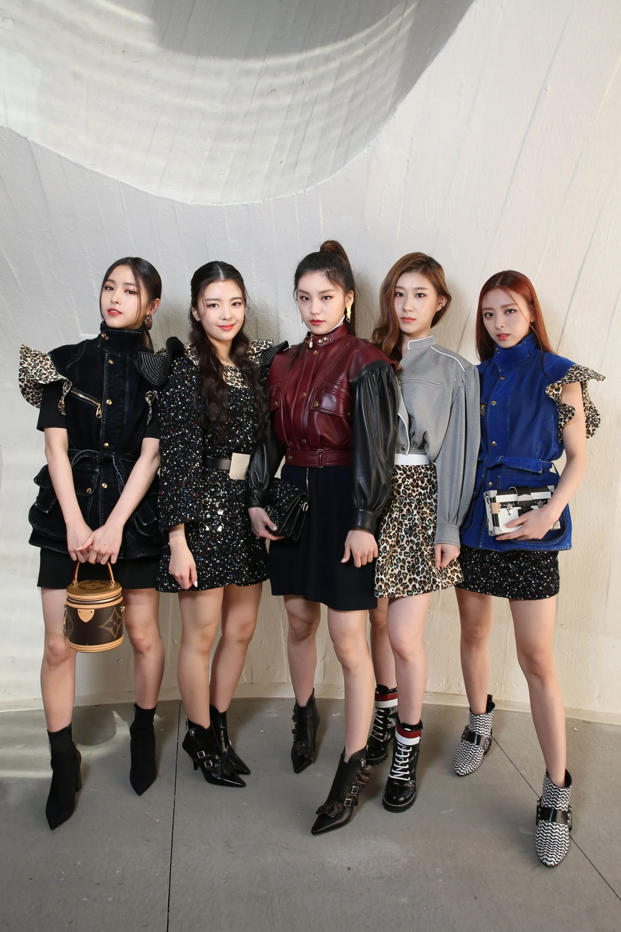 Louis Vuitton on X: .@ITZYofficial at the #LVSS20 show. The K-Pop